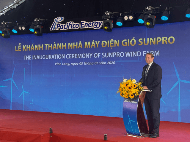 퍼시피코 에너지의 네이선 프랭클린 회장이 베트남 빈롱성에 위치한 선프로 풍력발전단지 준공식에서 기념사를 하고 있다. 퍼시피코코리아
