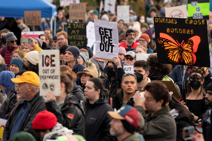 11일(현지시간) 미국 워싱턴주 시애틀에서 벌어진 미니애폴리스 ICE 총격 사건에 항의하는 시위대. 사진=로이터 연합뉴스