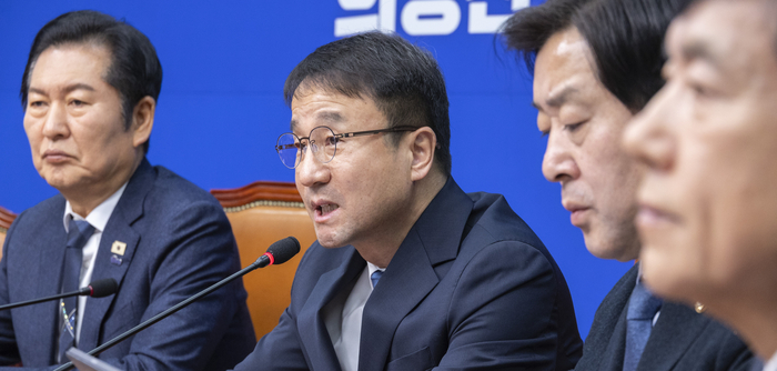 더불어민주당 한병도 원내대표가 12일 국회에서 열린 최고위원회의에서 발언하고 있다. 연합뉴스