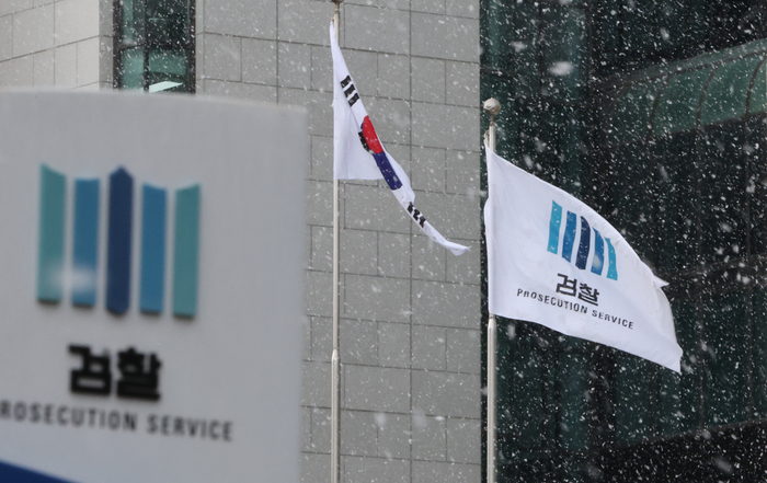 국무총리실 산하 검찰개혁추진단은 12일 정부조직 개편에 따라 신설되는 중대범죄수사청(중수청)의 직접 수사 범위가 '9대 중대 범죄'로 규정되는 내용을 담은 중수청·공소청 법안을 마련했다고 밝혔다. 사진은 이날 서울 서초동 대검찰청 모습. 연합뉴스