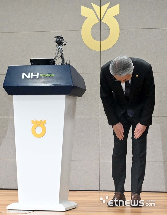 [포토] 고개 숙이는 강호동 농협중앙회장