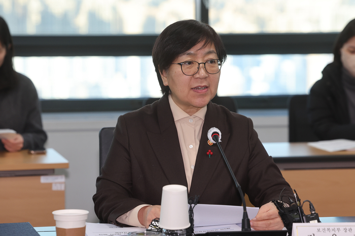 정은경 보건복지부 장관이 13일 서울 서초구 국제전자센터에서 열린 제3차 보건의료정책심의위원회에서 발언하고 있다. (사진: 연합뉴스)