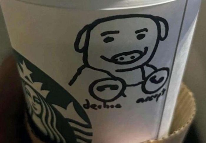 LA 카운티 보안관이 받은 음료 컵. 사진=로스앤젤레스 카운티 보안관국