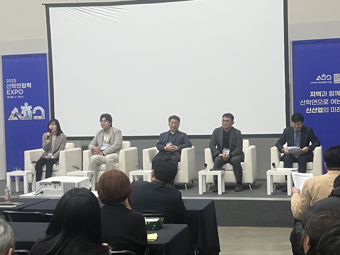 산학협력 엑스포에서 김원열 조선대 교수가 토론에 참여했다.(사진=조선대)