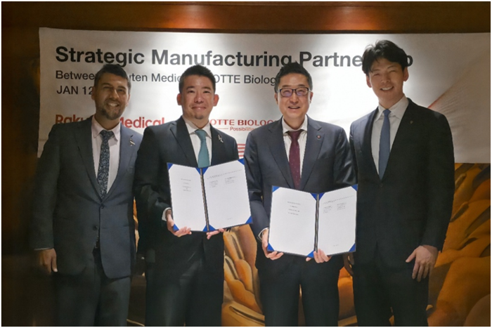 (왼쪽부터)압흐짓 바티아 라쿠텐메디칼 최고운영책임자, 미나미 마에다 라쿠텐메디칼 사장, 박제임스 롯데바이오로직스 대표, 신유열 롯데바이오로직스 대표가 12일 미국 캘리포니아주 샌프란시스코에서 열린 수주 계약 체결식에서 기념촬영했다.(사진=롯데바이오로직스)