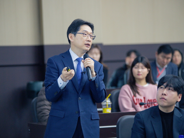 김경수 대통령 직속 지방시대위원회 위원장은 호서대에서 '지역이 살아야 대한민국이 산다'를 주제로 특별 강연했다.