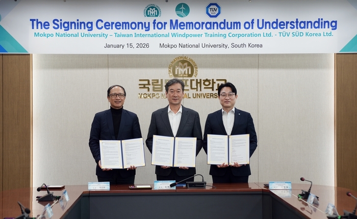 루찬위 의장 TIWTC 의장, 송하철 국립목포대 총장, 서정욱 티유브이슈드 코리아 대표(왼쪽부터).