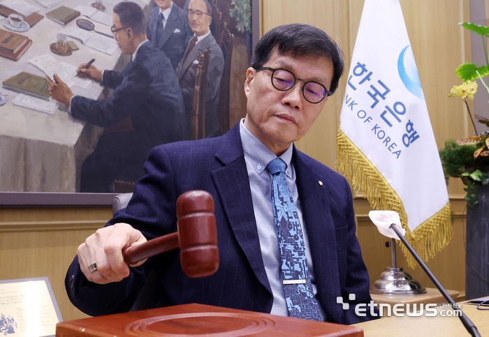 [포토] 의사봉 두드리는 이창용 한국은행 총재