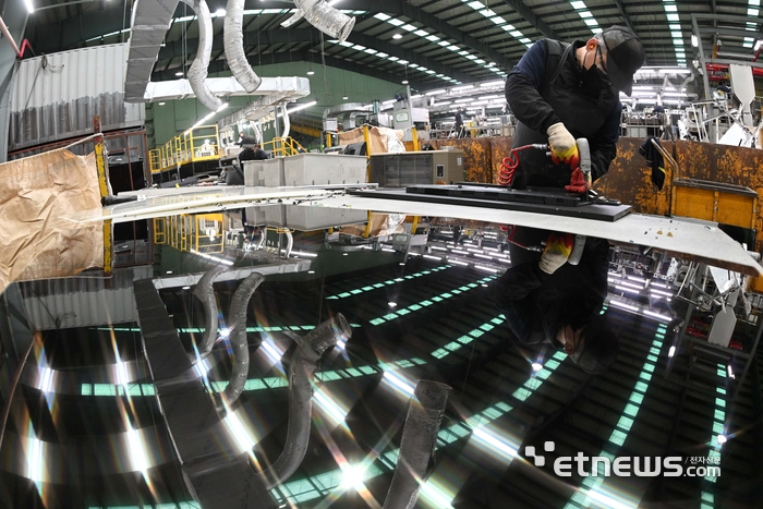 [포토] 무상수거 확대에 분주한 자원순환센터