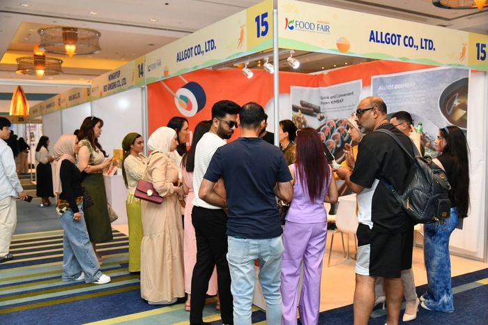 지난해 아랍에미리트 두바이에서 열린 '2025 K-푸드 페어' 현장에서 바이어들과 상담이 진행되고 있다. (사진=공동취재단)