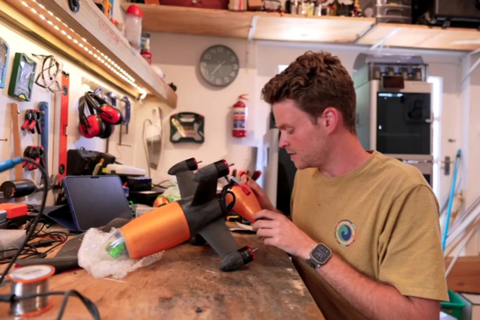 3D 프린터로 제작된 페레그린 V4는 900kV 사양의 T-Motor 3120 브러시리스 모터와 리튬이온 폴리머 배터리가 사용됐다 / 유튜브 @LukeMaximoBell