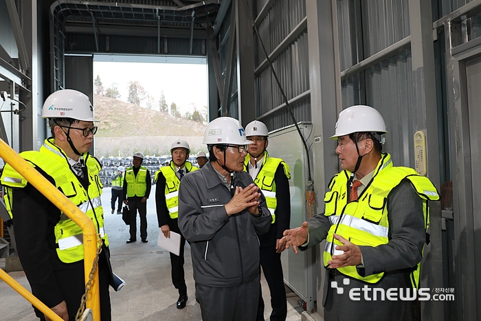 대성지엠텍 안전시설 시찰중인 KOMIR 황영식 사장