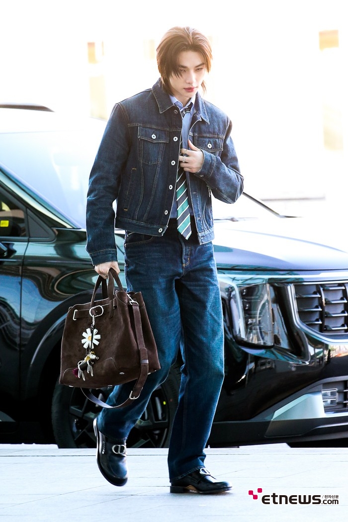 [ET포토] 스트레이키즈 현진, '청청에 타이 패션'
