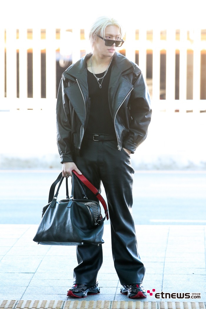 [ET포토] 에이티즈 민기, '글래스 살짝 내려 쓰기가 포인트'