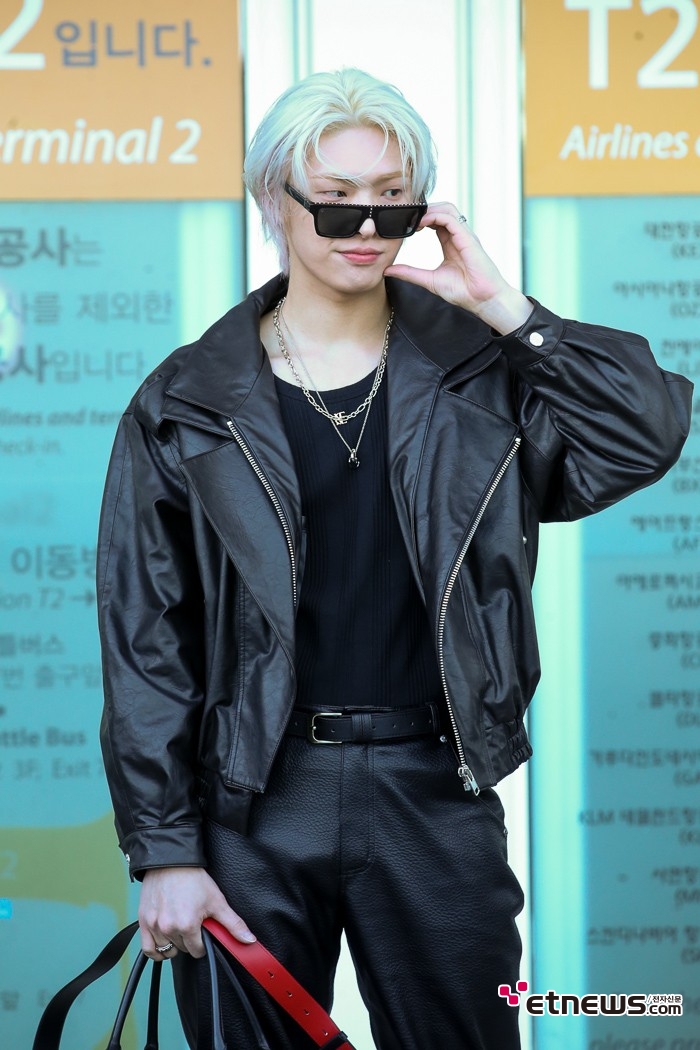 [ET포토] 에이티즈 민기, '얼굴 살며시 보여주는 친절'