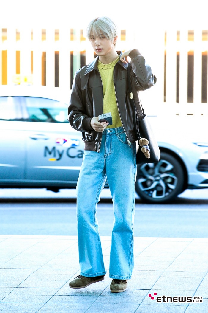 [ET포토] NCT드림 지성, '물끄러미 바라보며'