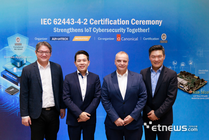 왼쪽부터 캐노니컬 CS 창 대만 디바이스 영업부 이사, 어드밴텍 밀러 창 임베디드 IoT 사업부 사장, 미디어텍 왕치쿤 IoT 사업부 총괄, 뷰로 베리타스 세바스찬 두스 부사장.