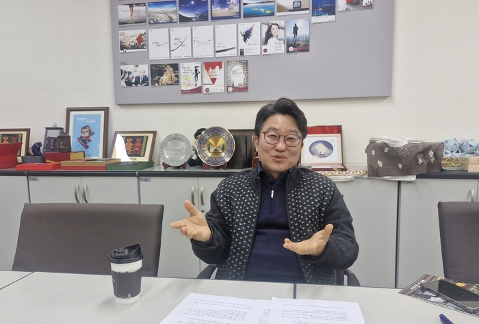 신기현 동덕여대 국제대외협력처장이 국제대학 개관에 대해 설명하고 있다.(사진=권미현 기자)