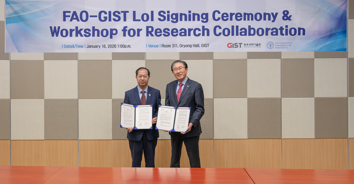 임기철 GIST 총장(오른쪽)과 탕 쉥야오 FAO 한국협력연락사무소 소장.