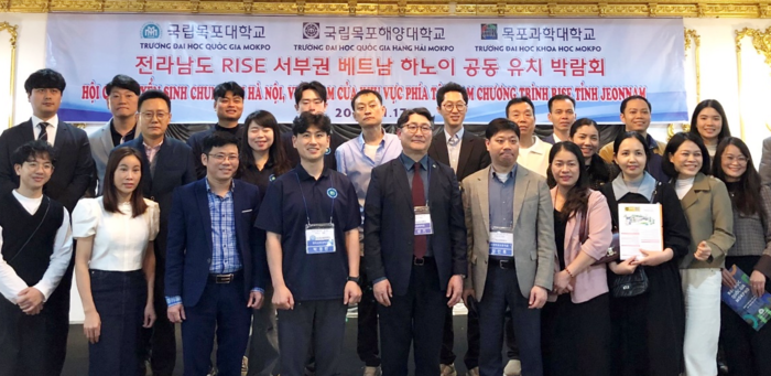전남 RISE 서부권 베트남 하노이 공동 유치 박람회 단체 사진.