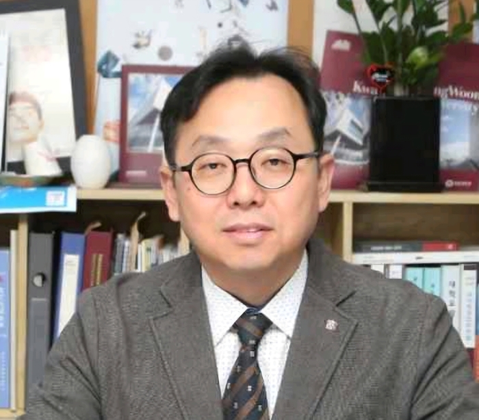 제13대 아시아·유럽미래학회 신임 회장 취임한 김정권 광운대 교수. (사진=광운대)