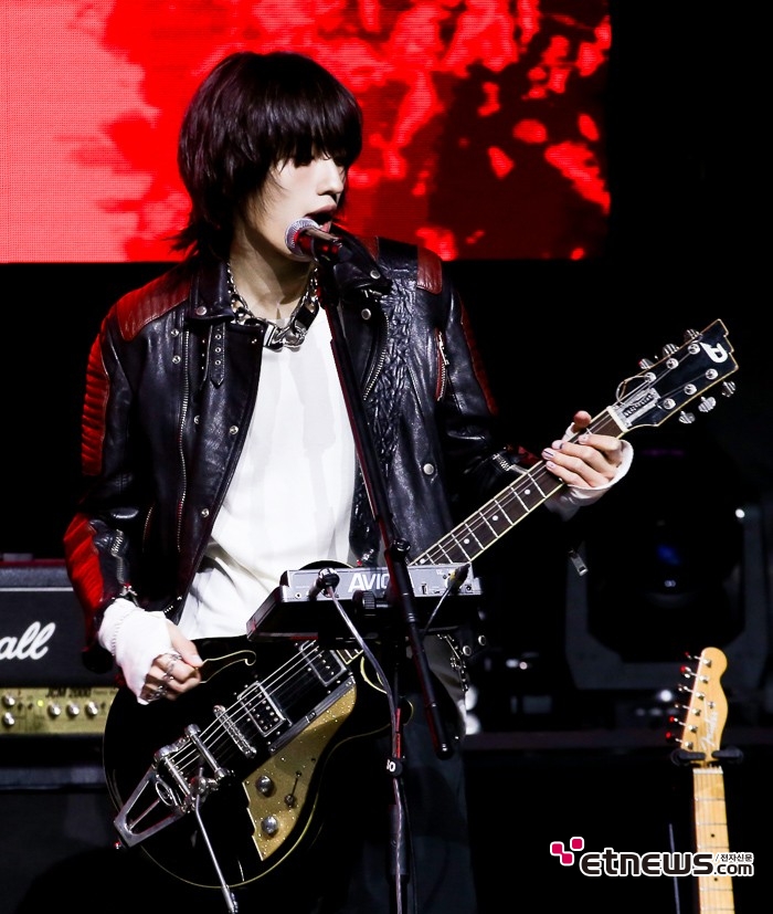 [ET포토] 에이엠피 김신, '진중하게 연주에 몰입'