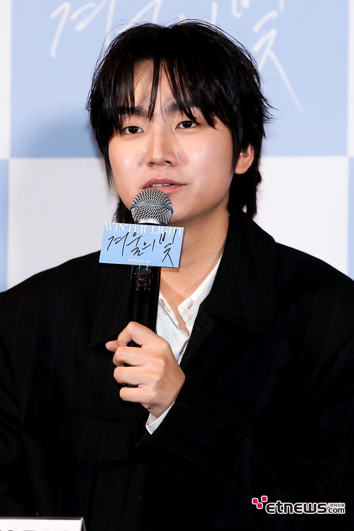 [ET포토] 성유빈, '여유있는 시선'