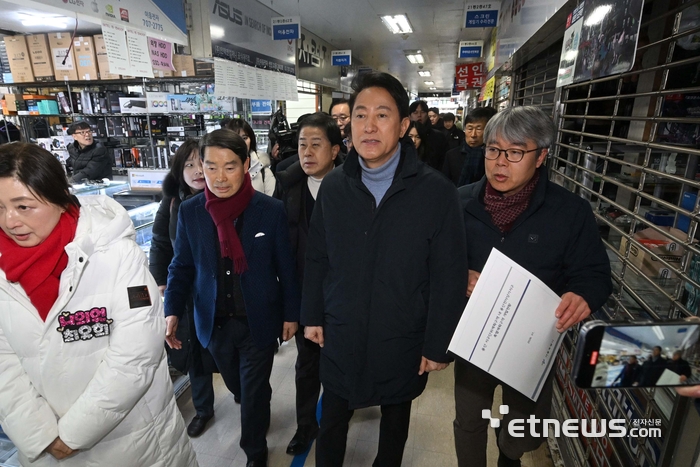 [포토] 전자상가 둘러보는 오세훈 서울시장