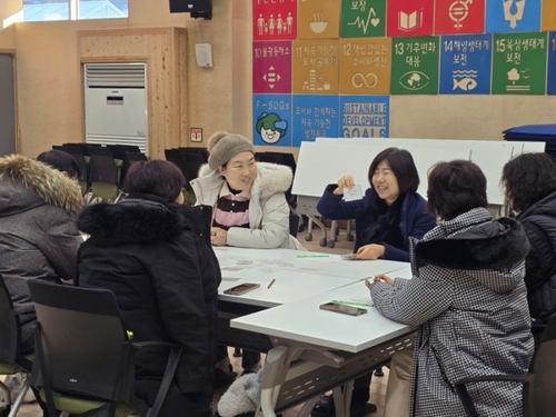 한국산림복지진흥원 국립춘천숲체원이 최근 특수분야 교원연수 '나와 숲, 되돌림(林)'을 운영했다.