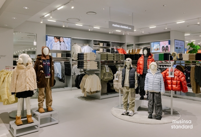 지난해 12월 오픈한 무신사 스탠다드 아이파크몰 용산점 매장 '무신사 스탠다드 키즈' 존
