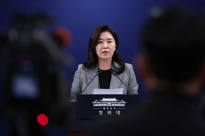 강유정 대변인, 캄보디아 스캠 조직 피의자 송환 관련 브리핑
(서울=연합뉴스) 김도훈 기자 = 강유정 대변인이 22일 청와대 춘추관에서 캄보디아 스캠 조직 피의자 송환 관련 브리핑을 하고 있다. 2026.1.22
superdoo82@yna.co.kr
(끝)