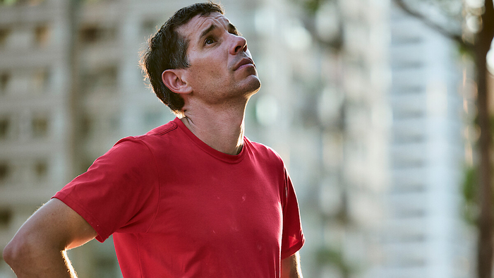 미국 암벽 등반가 알렉스 호놀드가 대만 마천루 '타이베이 101' 맨몸 등반에 도전한다. 사진=넷플릭스