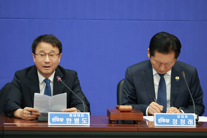 더불어민주당 한병도 원내대표가 23일 충북 진천 국가대표선수촌에서 열린 현장 최고위원회의에 참석해 발언하고 있다. 연합뉴스