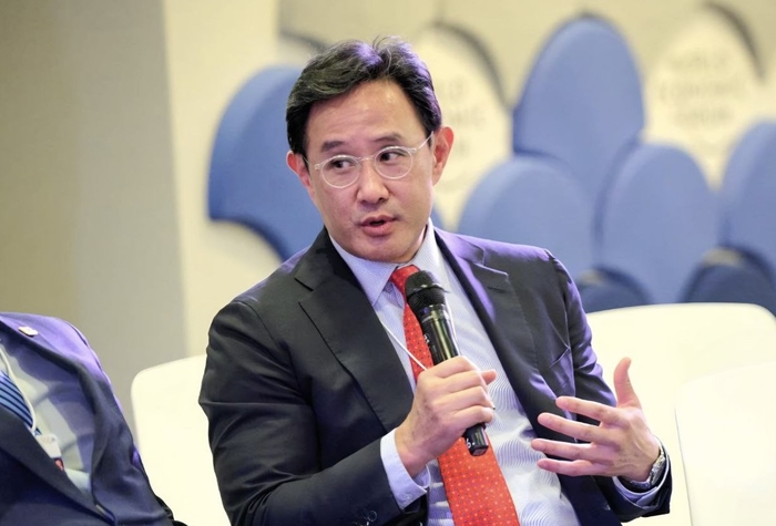 최윤범 고려아연 회장이 21일 열린 핵심광물 분야의 전략적 파트너십과 투자 세션에 공식 연사로 나서 발언하고 있다. 고려아연