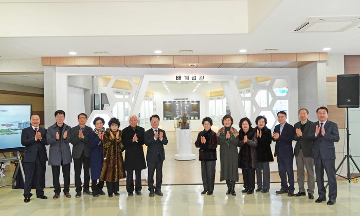 춘천시, 고 배계섭 시장 유품 기증식 개최…바이오산업 태동기 재조명