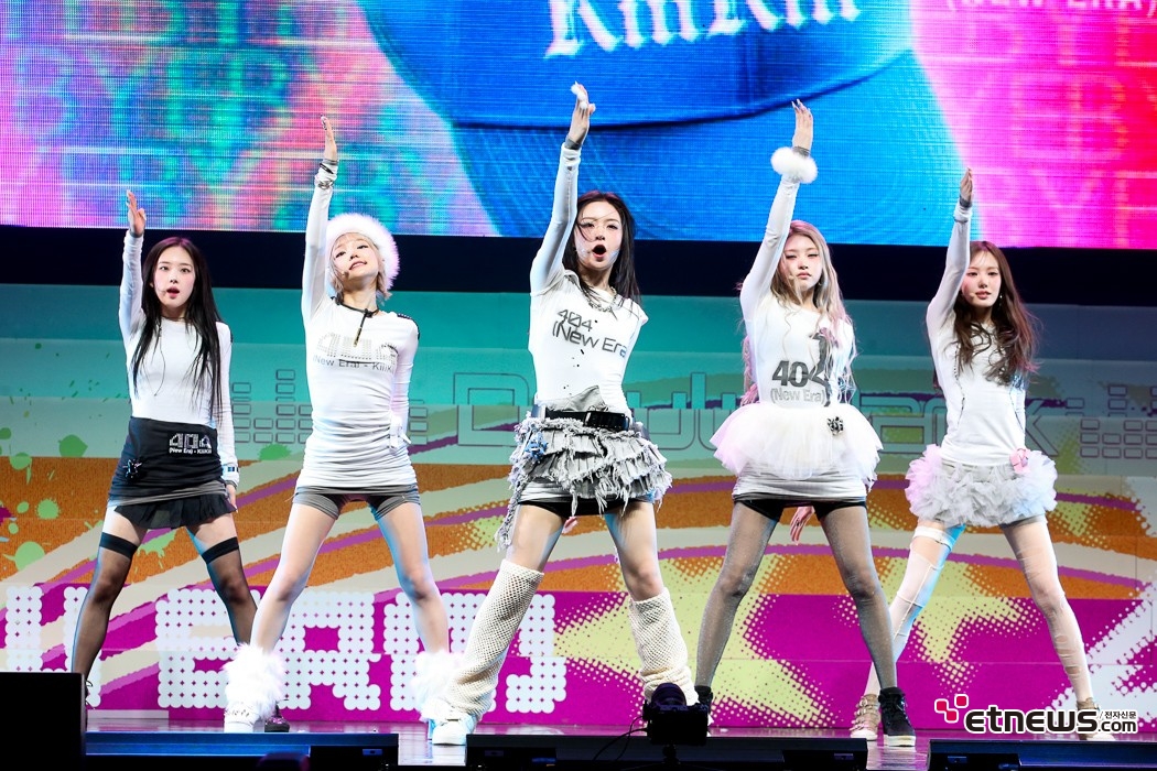 [ET포토] 키키, '14개의 신인상을 쓸어담은 그룹'