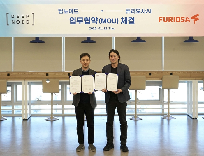 최우식 딥노이드 대표(왼쪽)와 백준호 퓨리오사AI  대표가 AI 전용 신경망처리장치(NPU)를 적용한 의료 AI 소프트웨어 사업화를 위한 업무협약(MOU)을 체결했다.