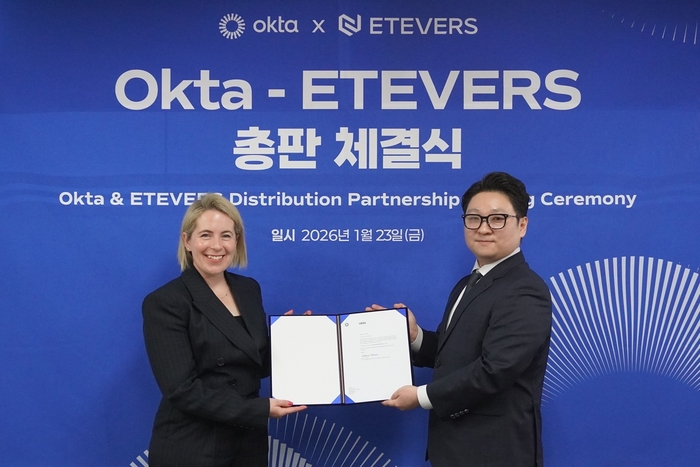 스테파니 바넷 옥타 부사장(APJ 세일즈 총괄)(왼쪽), 정인성 에티버스 대표