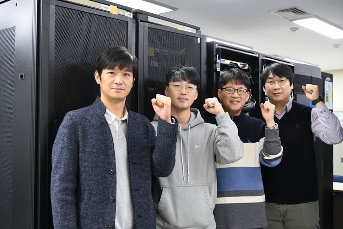 UTCk 4 개발진. 왼쪽부터 전명훈 정보전산실장, 최경원 선임기술원, 허명선 KPS국가시간그룹장, 전현우 선임기술원.