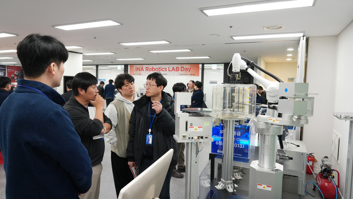 <a href='https://newsroom.etnews.com/ina/' target='_blank' class='a_newsroom_on' title='인아그룹 뉴스룸 바로가기'>인아그룹</a>은 지난 24일  인아오리엔탈모터 서울사무소 로봇 랩에서 '인아 로보틱스 랩 데이(INA Robotics Lab Day)' 행사를 개최했다.