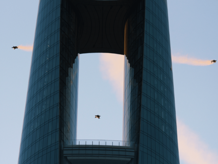 지난 22일 아랍에미리트 수도 두바이에 있는 시엘 두바이 마리나 호텔에서 선보인 에어쇼. 사진=엑스두바이