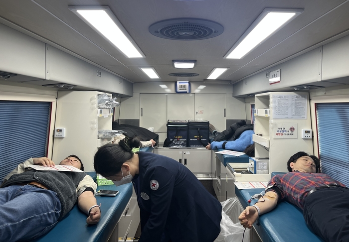 전남정보문화산업진흥원 동절기 혈액 수급 위기 극복 '생명 나눔' 단체 헌혈.