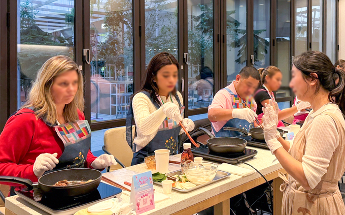 현대백화점, 환승 외국인 겨냥 'K컬처 환승투어' 운영