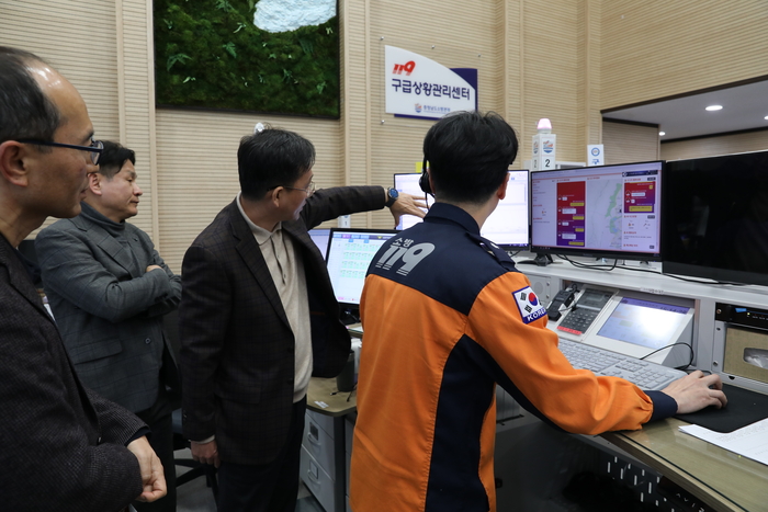 충남도 소방본부는 28일 도청 재난상황실에서 재난 안전 솔루션 기업 위니텍과 함께 '지능형 차세대 119 신고 접수 플랫폼' 구축 용역 완료보고회를 열었다.