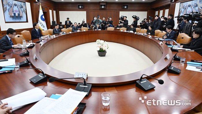 [포토] 경제관계장관회의 겸 민생경제관계장관회의