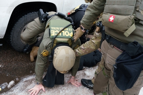 미 국경순찰대 요원들. 위 사진은 아래 기사 내용과 직접적인 관련 없음. 사진=연합뉴스