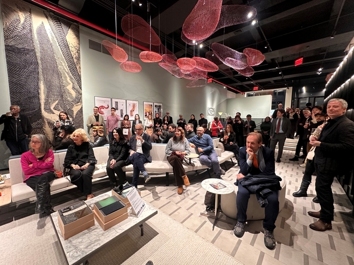 현대트랜시스가 27일(현지시간) 미국 뉴욕에 위치한 폴트로나 프라우 플래그십 스토어에서 미래 모빌리티 비전 프로젝트 '순환형 모빌리티 시스템(Circular Mobility System)'을 공개했다.