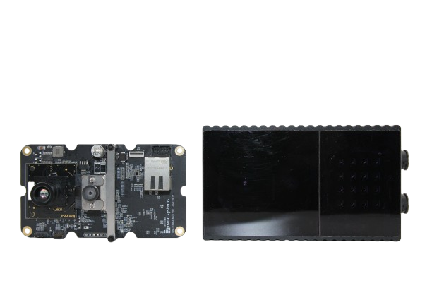 사진 왼쪽은 NSL-3130CA 내부, 오른쪽은 실외용 방수 모델. 사진=나노시스템즈