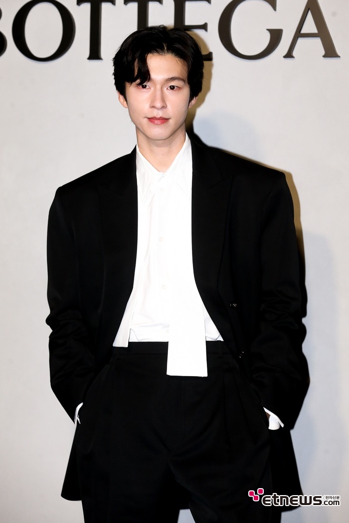 [ET포토] 홍경, '어깨깡패'