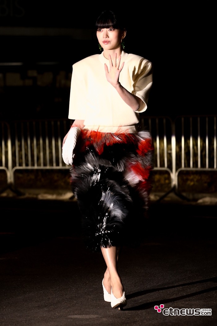 [ET포토] 미야오 수인, '보온성 좋아보이는 스커트'
